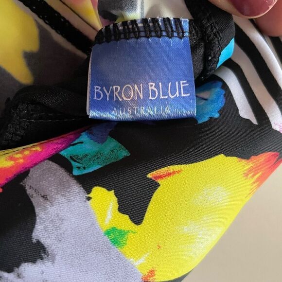 Byron Blue swim top - Picture 3 of 10